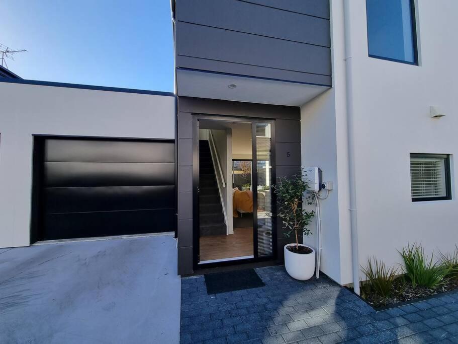 Central Home With Internal Garage - Close To Cbd! كريستتشيرش المظهر الخارجي الصورة